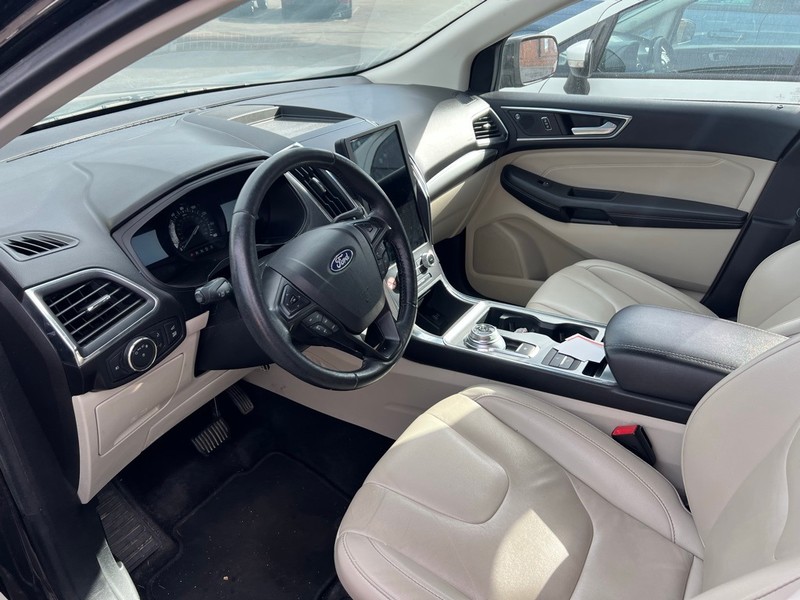 Ford Edge Vehicle Full-screen Gallery Image 7