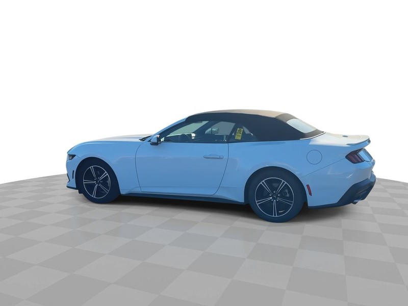 Ford Mustang Vehicle Full-screen Gallery Image 10