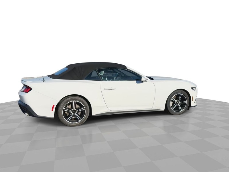 Ford Mustang Vehicle Full-screen Gallery Image 14