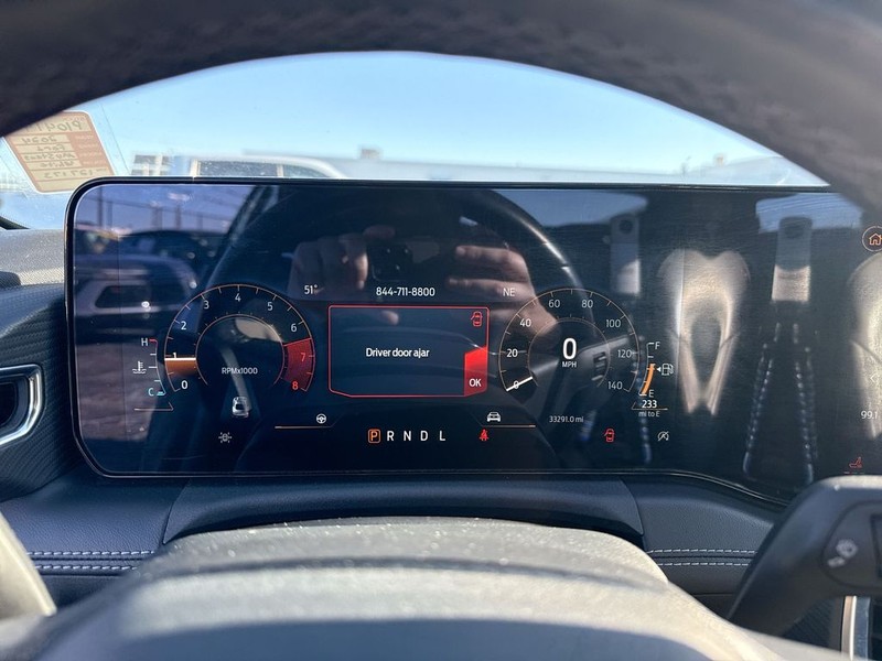 Ford Mustang Vehicle Full-screen Gallery Image 19