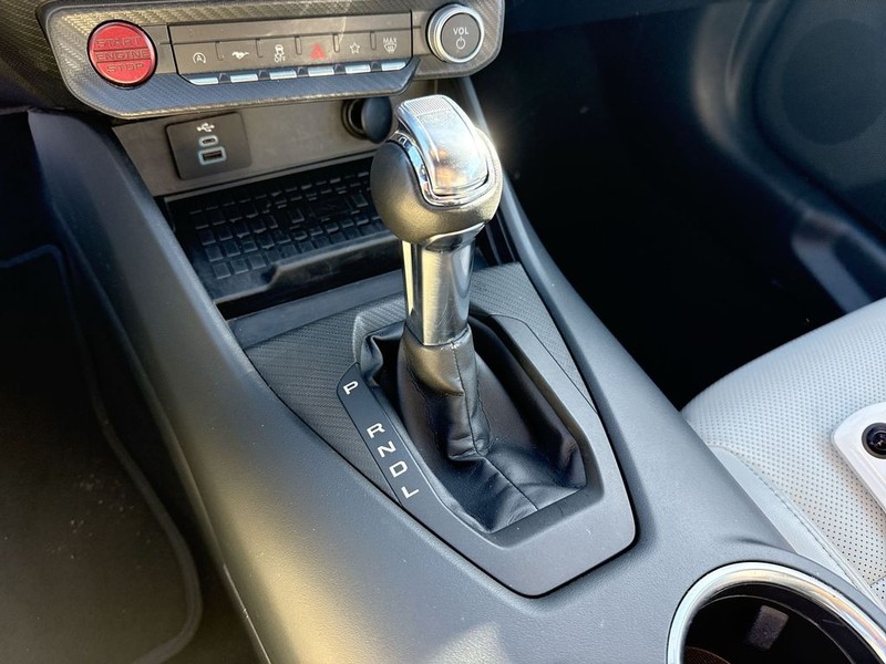 Ford Mustang Vehicle Full-screen Gallery Image 23