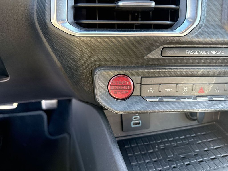 Ford Mustang Vehicle Full-screen Gallery Image 24