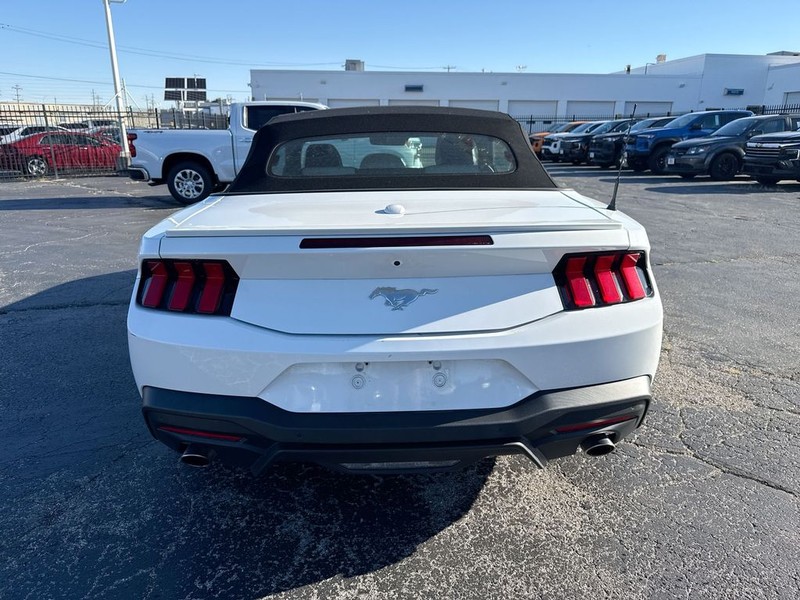Ford Mustang Vehicle Full-screen Gallery Image 32