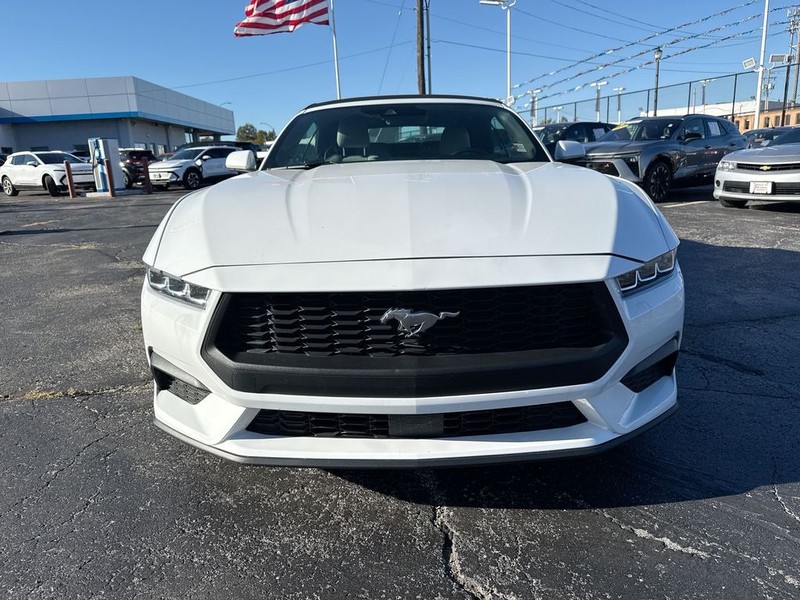 Ford Mustang Vehicle Full-screen Gallery Image 36