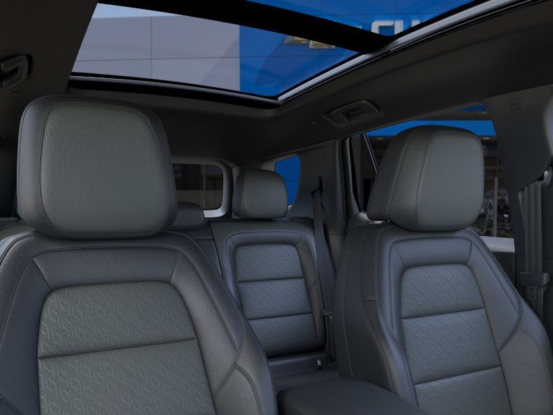 Chevrolet Equinox Vehicle Full-screen Gallery Image 24