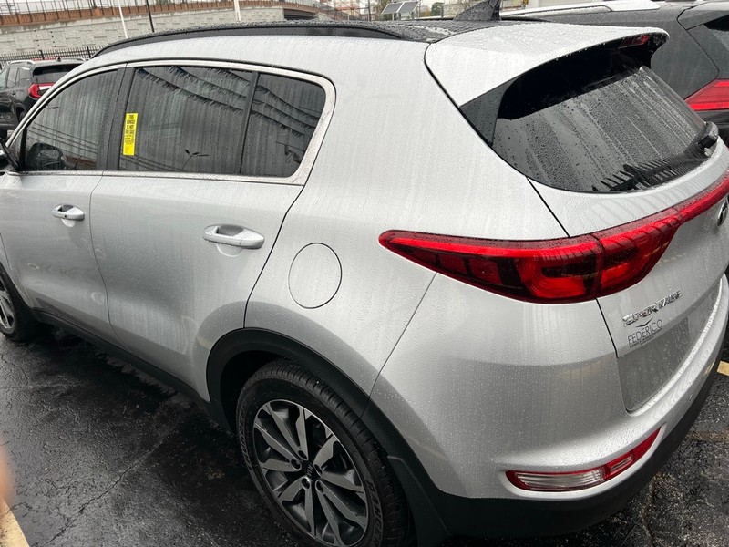 Kia Sportage Vehicle Full-screen Gallery Image 4