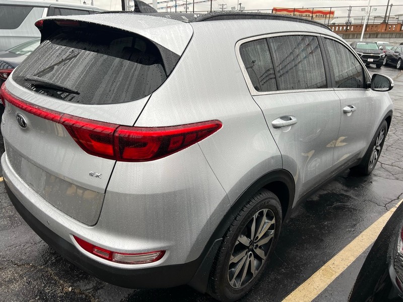 Kia Sportage Vehicle Full-screen Gallery Image 6