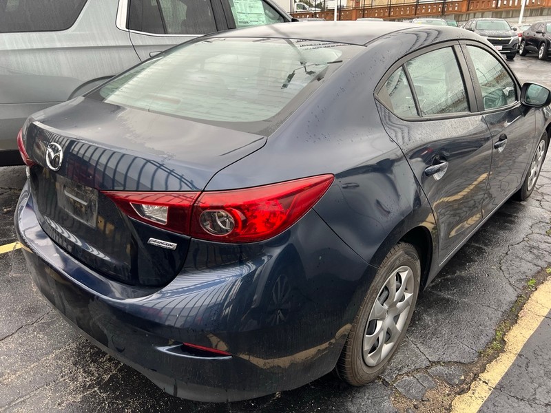 Mazda Mazda3 Sedan Vehicle Full-screen Gallery Image 4