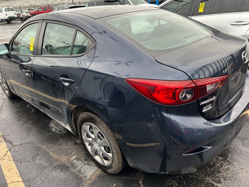 Mazda Mazda3 Sedan Vehicle Full-screen Gallery Image 6