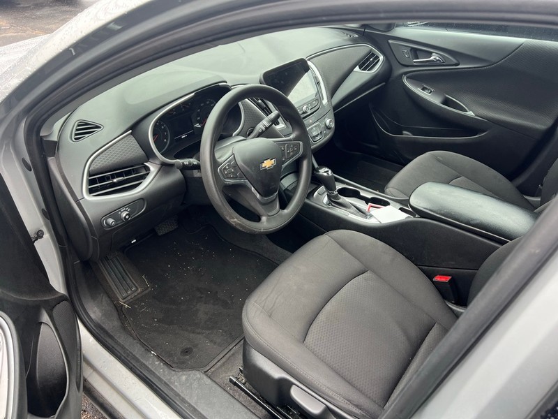 Chevrolet Malibu Vehicle Full-screen Gallery Image 7