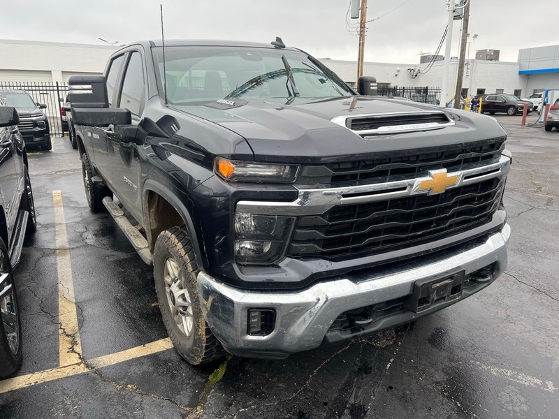 Chevrolet Silverado 2500HD Vehicle Full-screen Gallery Image 3