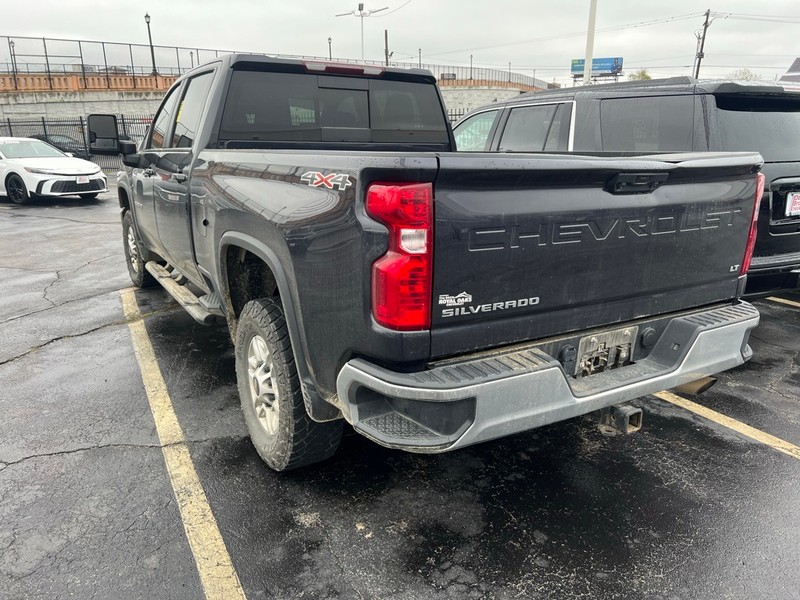 Chevrolet Silverado 2500HD Vehicle Full-screen Gallery Image 4