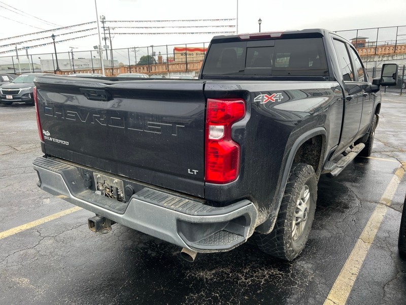 Chevrolet Silverado 2500HD Vehicle Full-screen Gallery Image 6