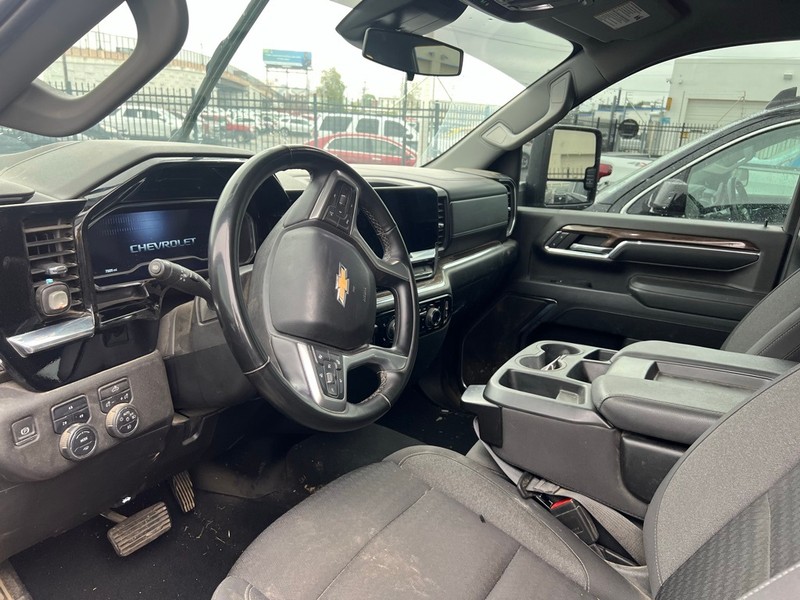 Chevrolet Silverado 2500HD Vehicle Full-screen Gallery Image 7