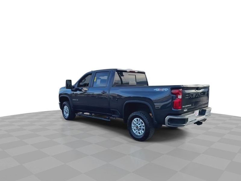 Chevrolet Silverado 2500HD Vehicle Full-screen Gallery Image 10