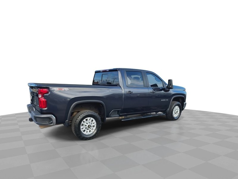 Chevrolet Silverado 2500HD Vehicle Full-screen Gallery Image 13
