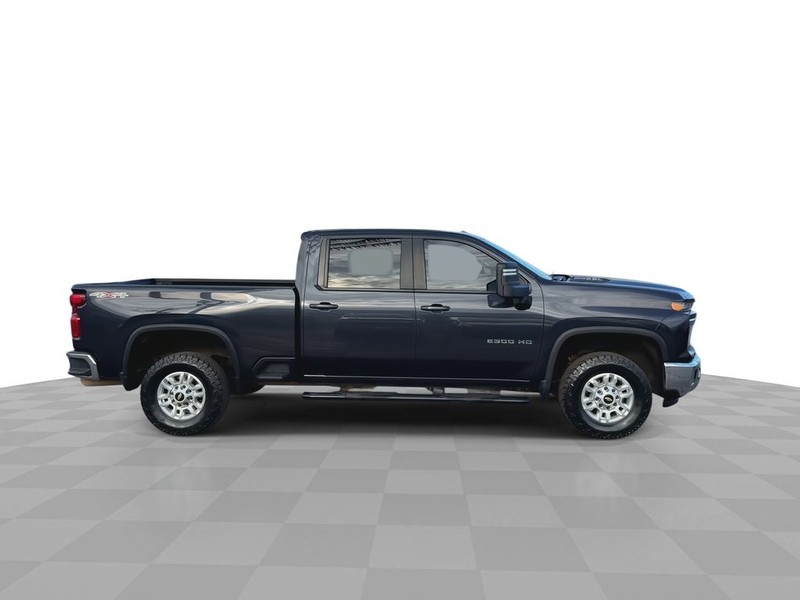 Chevrolet Silverado 2500HD Vehicle Full-screen Gallery Image 14