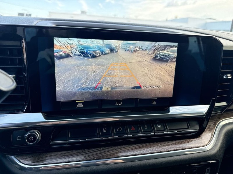 Chevrolet Silverado 2500HD Vehicle Full-screen Gallery Image 22