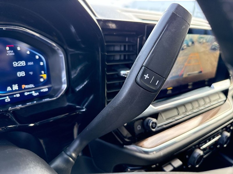 Chevrolet Silverado 2500HD Vehicle Full-screen Gallery Image 23