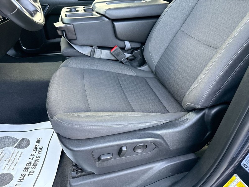 Chevrolet Silverado 2500HD Vehicle Full-screen Gallery Image 27