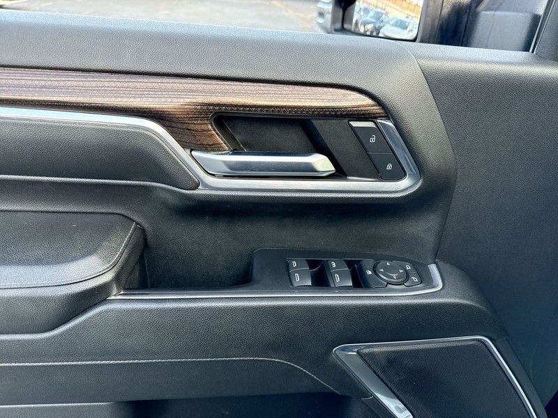 Chevrolet Silverado 2500HD Vehicle Full-screen Gallery Image 29