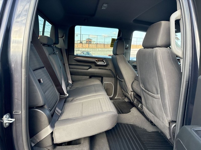 Chevrolet Silverado 2500HD Vehicle Full-screen Gallery Image 33