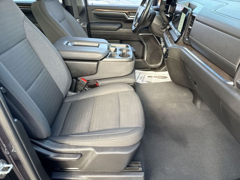 Chevrolet Silverado 2500HD Vehicle Full-screen Gallery Image 34