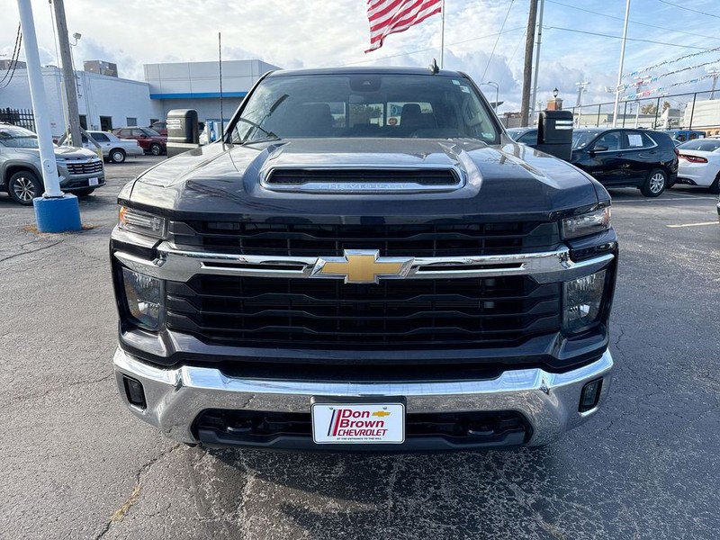 Chevrolet Silverado 2500HD Vehicle Full-screen Gallery Image 36