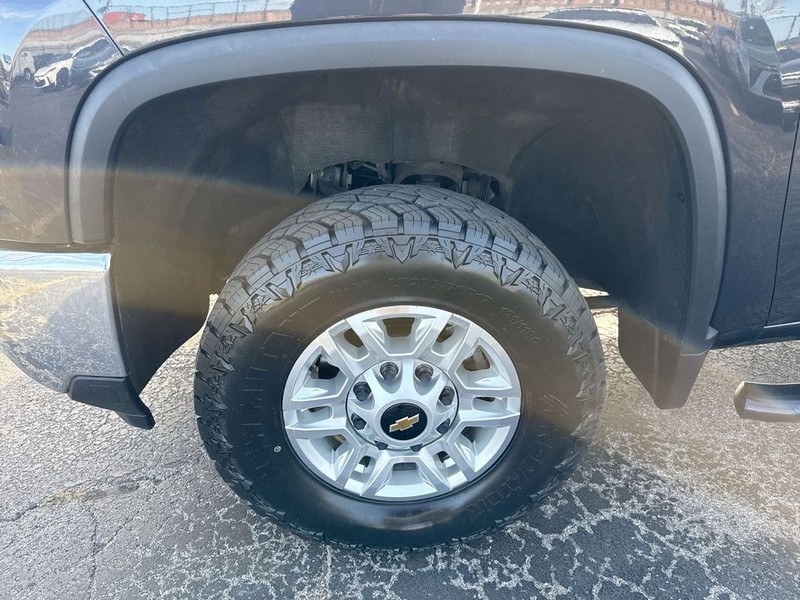 Chevrolet Silverado 2500HD Vehicle Full-screen Gallery Image 39