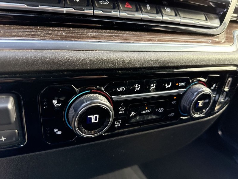 Chevrolet Silverado 2500HD Vehicle Full-screen Gallery Image 41