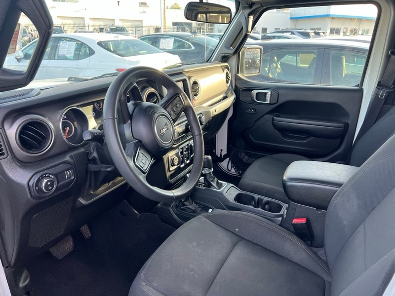 Jeep Gladiator Vehicle Full-screen Gallery Image 7