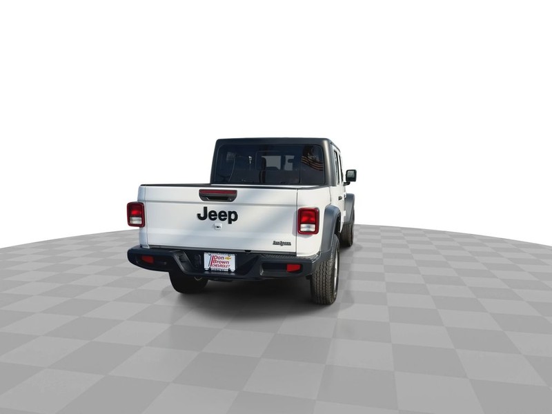 Jeep Gladiator Vehicle Full-screen Gallery Image 11
