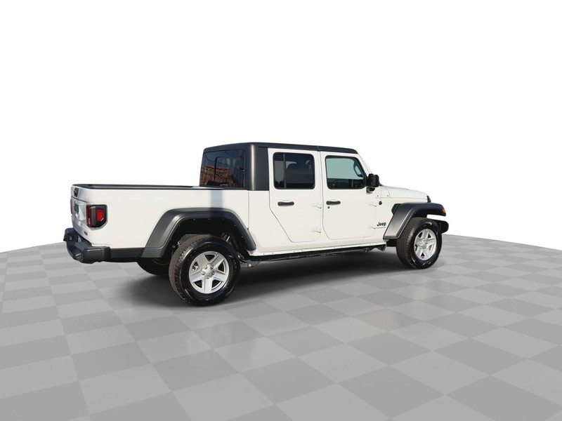 Jeep Gladiator Vehicle Full-screen Gallery Image 13