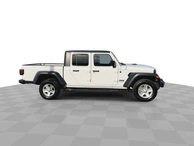 Jeep Gladiator Vehicle Full-screen Gallery Image 14