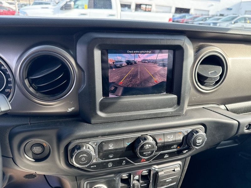 Jeep Gladiator Vehicle Full-screen Gallery Image 22