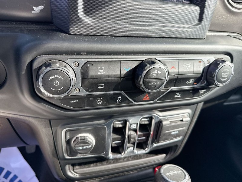 Jeep Gladiator Vehicle Full-screen Gallery Image 25