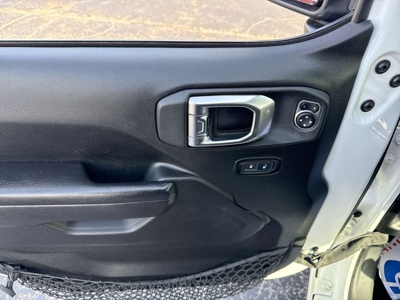 Jeep Gladiator Vehicle Full-screen Gallery Image 29