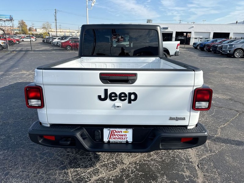 Jeep Gladiator Vehicle Full-screen Gallery Image 32