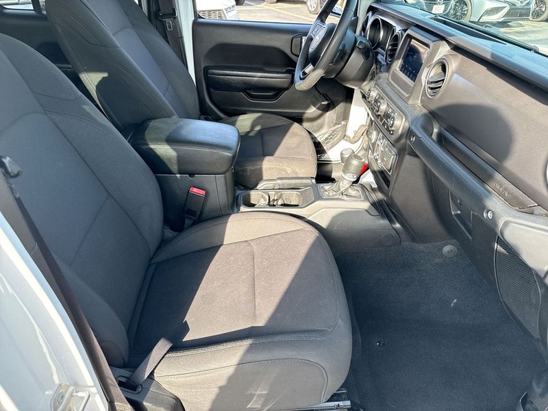 Jeep Gladiator Vehicle Full-screen Gallery Image 34