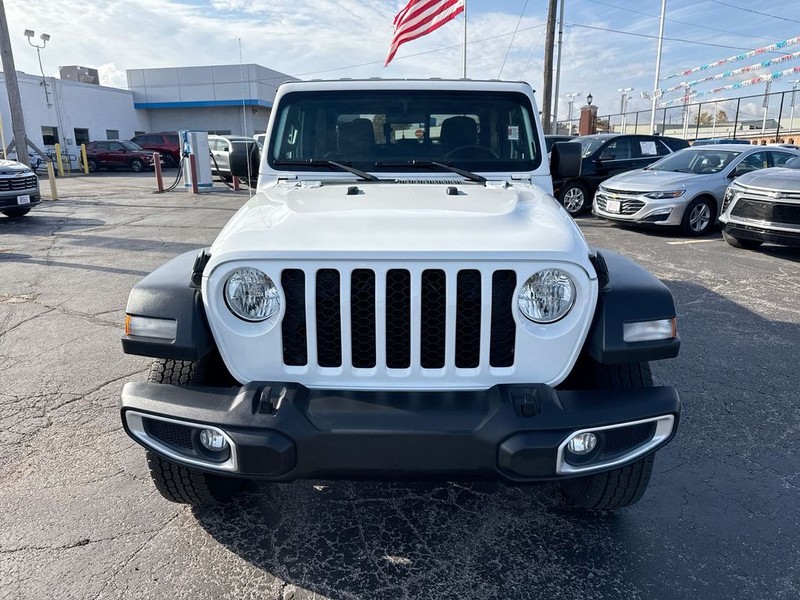 Jeep Gladiator Vehicle Full-screen Gallery Image 36
