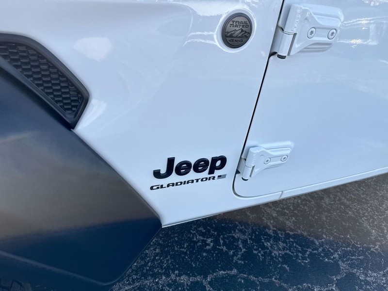 Jeep Gladiator Vehicle Full-screen Gallery Image 37