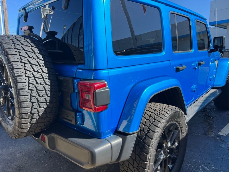 Jeep Wrangler 4xe Vehicle Full-screen Gallery Image 6