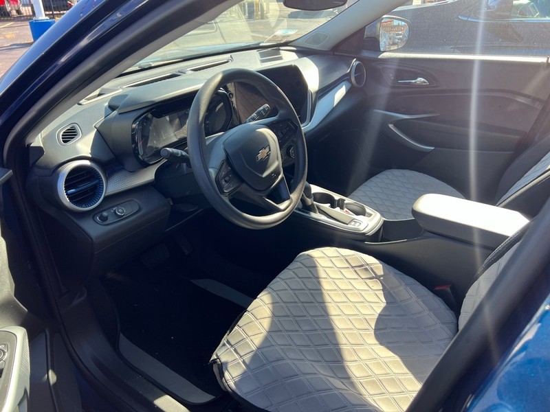 Chevrolet Trax Vehicle Full-screen Gallery Image 7