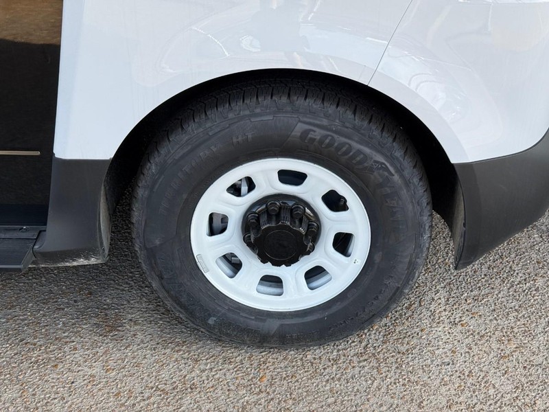 Chevrolet BrightDrop 400 Vehicle Full-screen Gallery Image 2