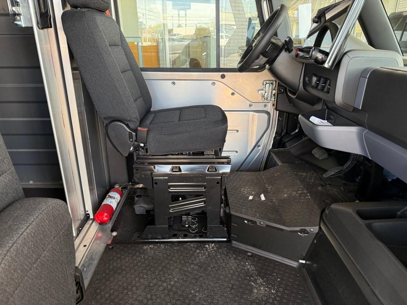 Chevrolet BrightDrop 400 Vehicle Full-screen Gallery Image 3