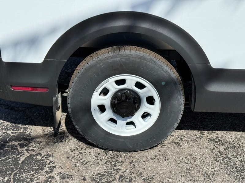 Chevrolet BrightDrop 400 Vehicle Full-screen Gallery Image 15