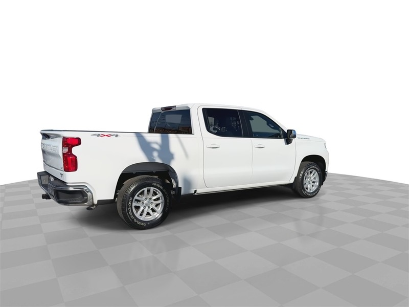 Chevrolet Silverado 1500 LTD Vehicle Full-screen Gallery Image 11