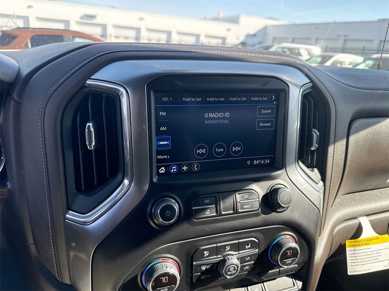 Chevrolet Silverado 1500 LTD Vehicle Full-screen Gallery Image 18