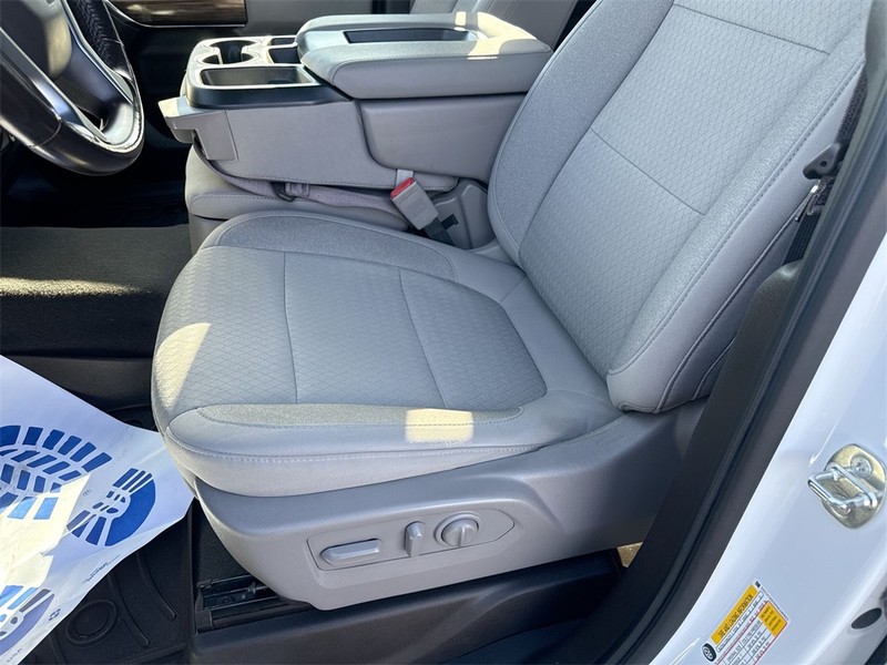 Chevrolet Silverado 1500 LTD Vehicle Full-screen Gallery Image 23