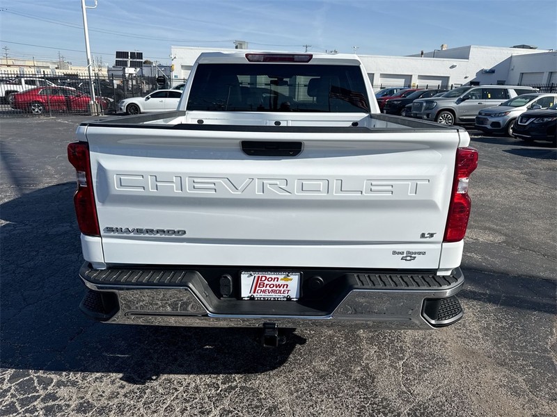 Chevrolet Silverado 1500 LTD Vehicle Full-screen Gallery Image 28